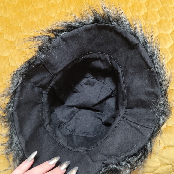 Vintage Black Faux Chinchilla Fur Super Furry Bucket Hat w/ Vtg. Crystal Brooch - Picture 15 of 16